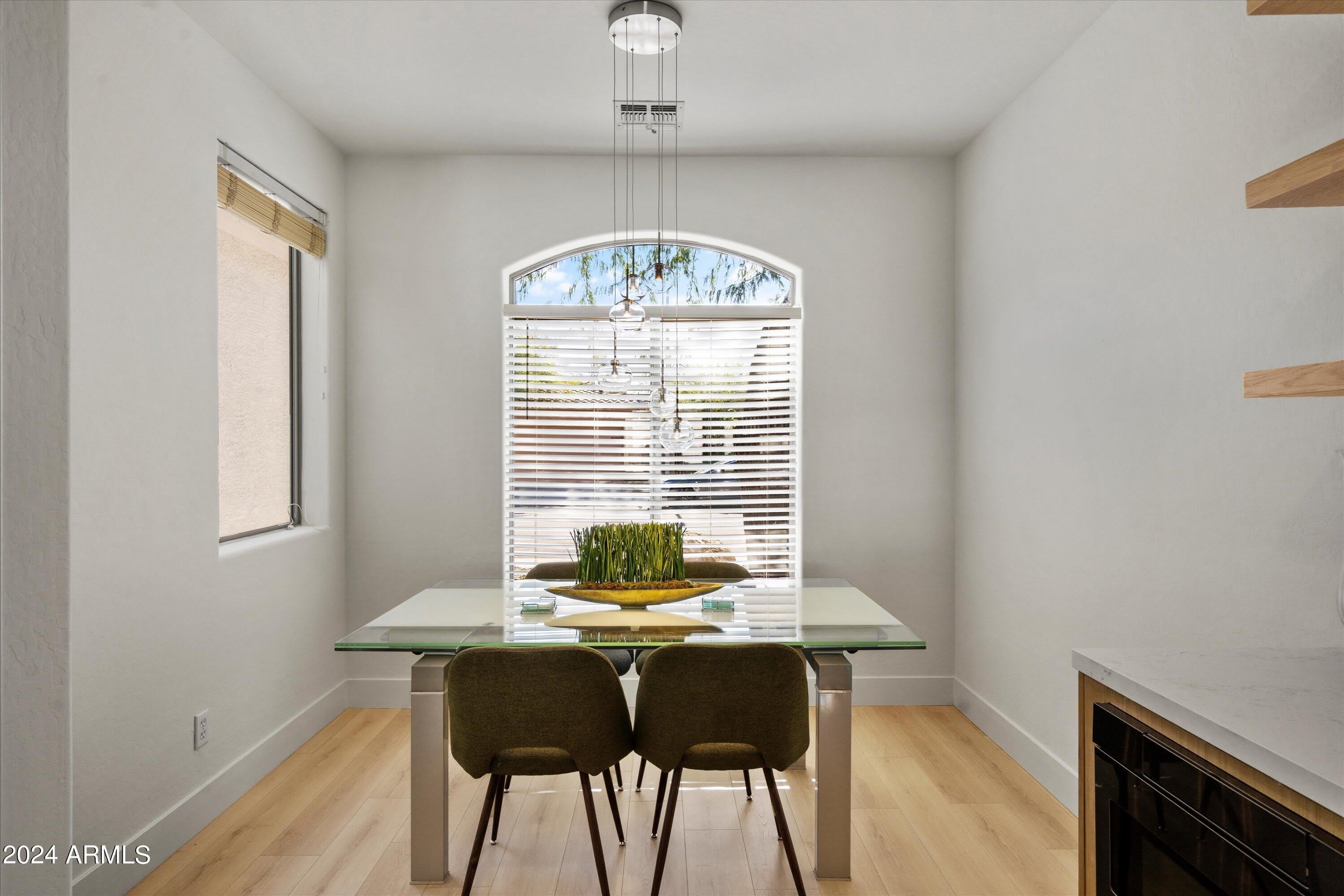 1084 E SUSAN Lane – photo 5