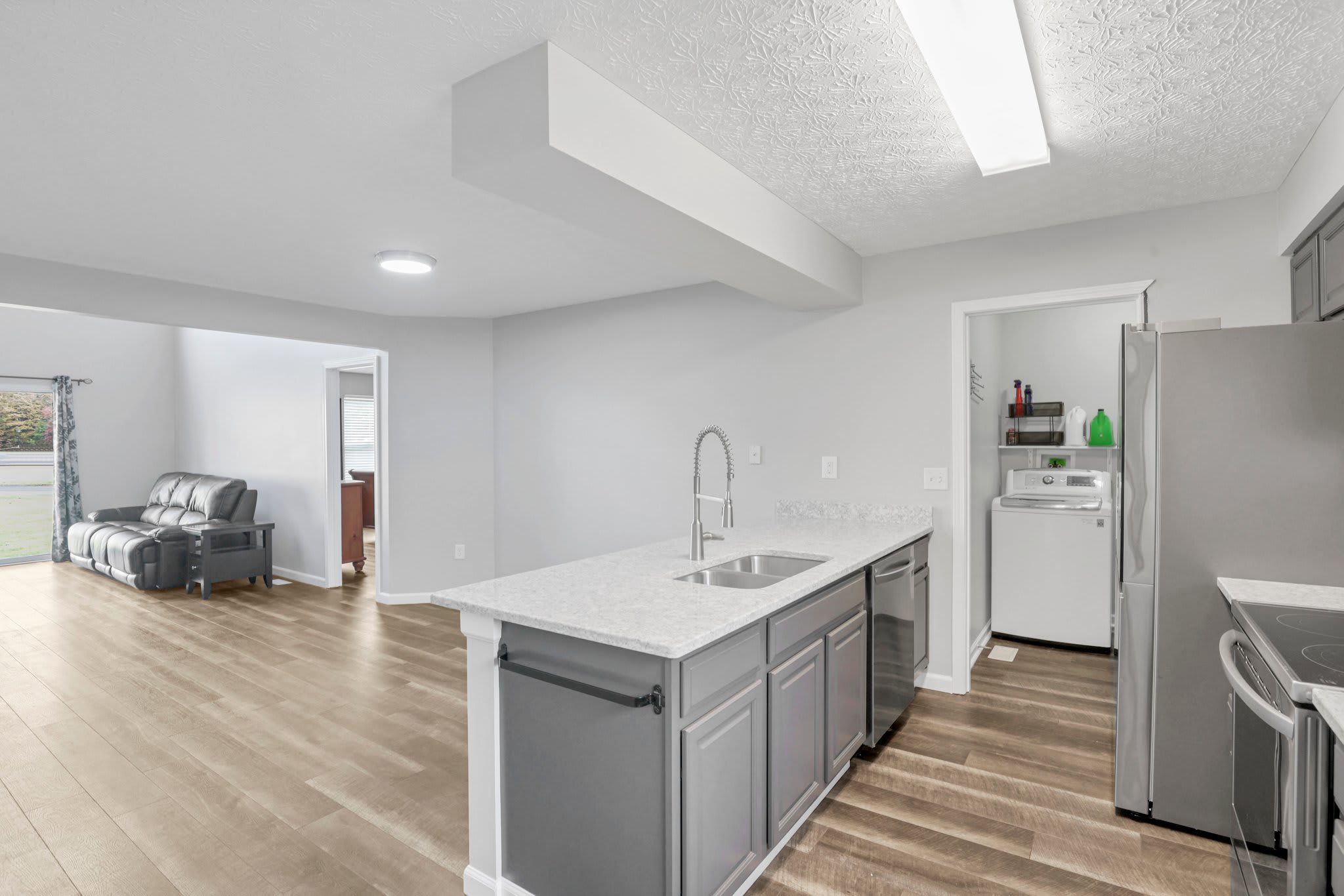 920 Sara Ct – photo 3