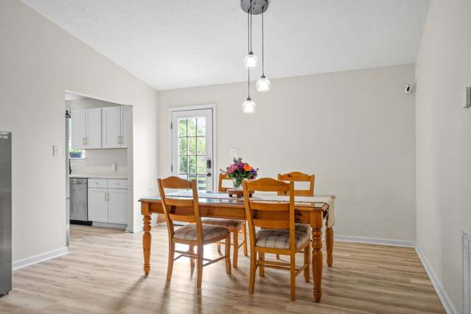 Welcome Home to 602 Artic Ave. – photo 5