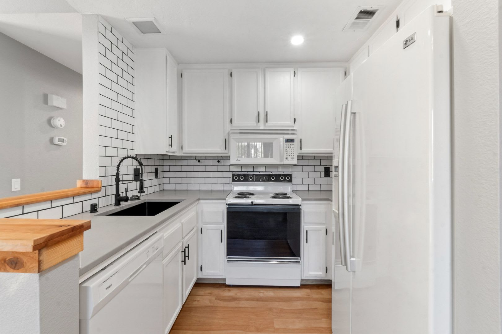 Rancho San Diego Beautiful Mirasol Complex 2 Bed 2 Bath Upstairs Condo W A C Laundry Parking Summer Special 750 Off Your First Month – photo 3