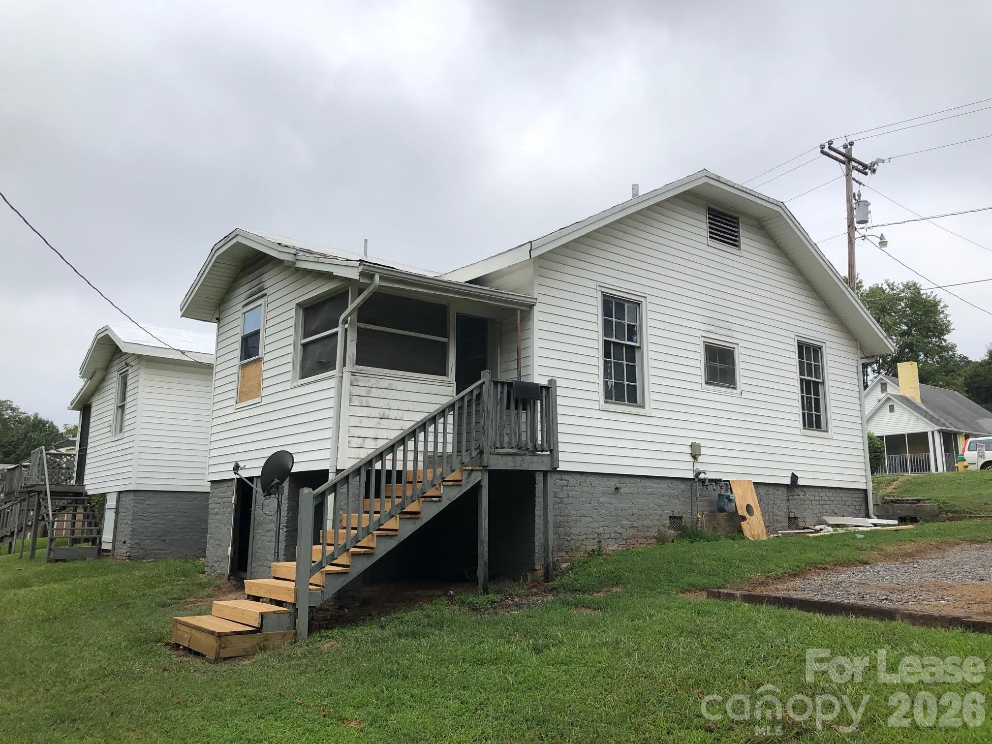 660 E Sharpe Street – photo 2