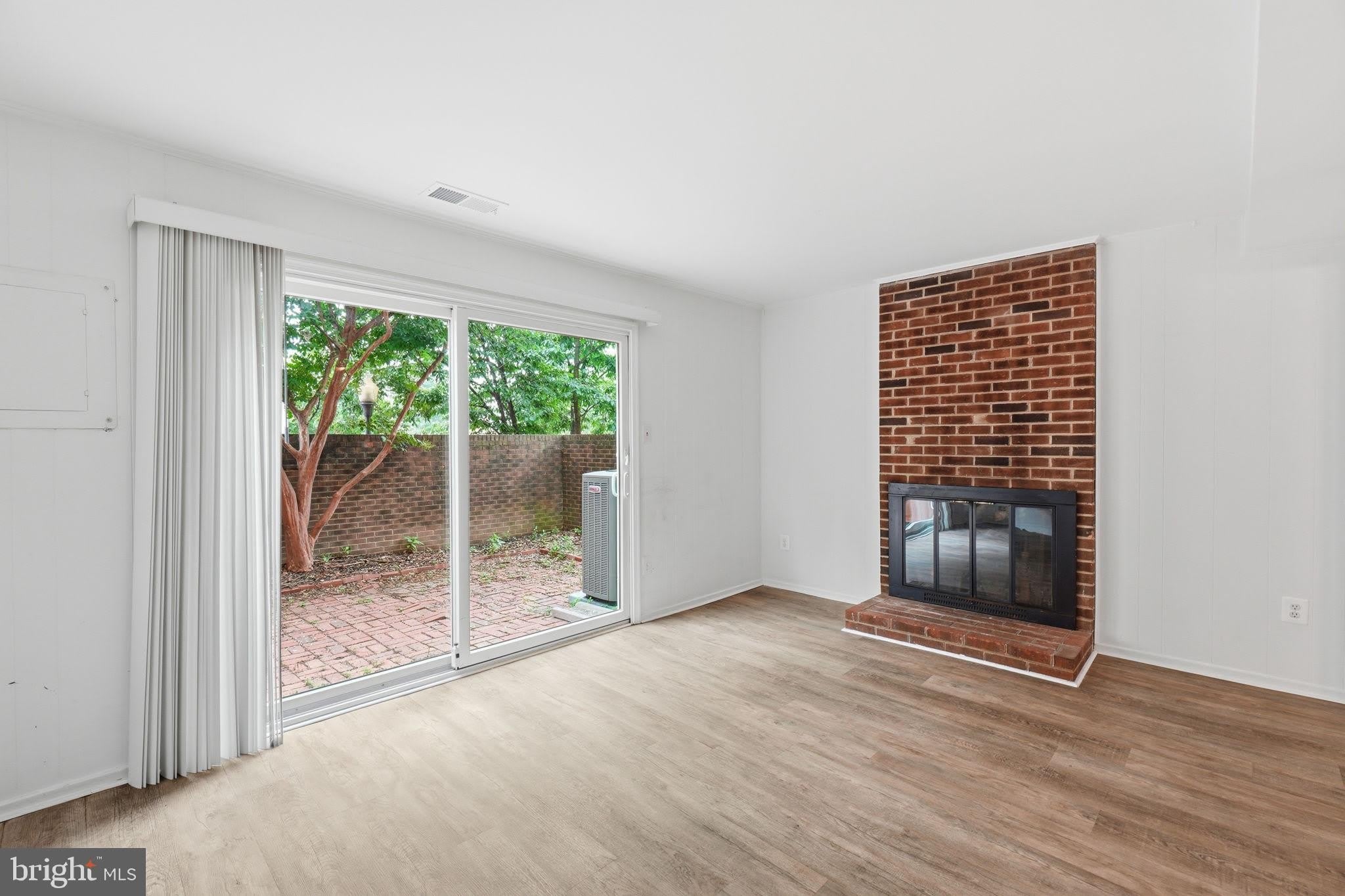 975 S TAYLOR Street – photo 5