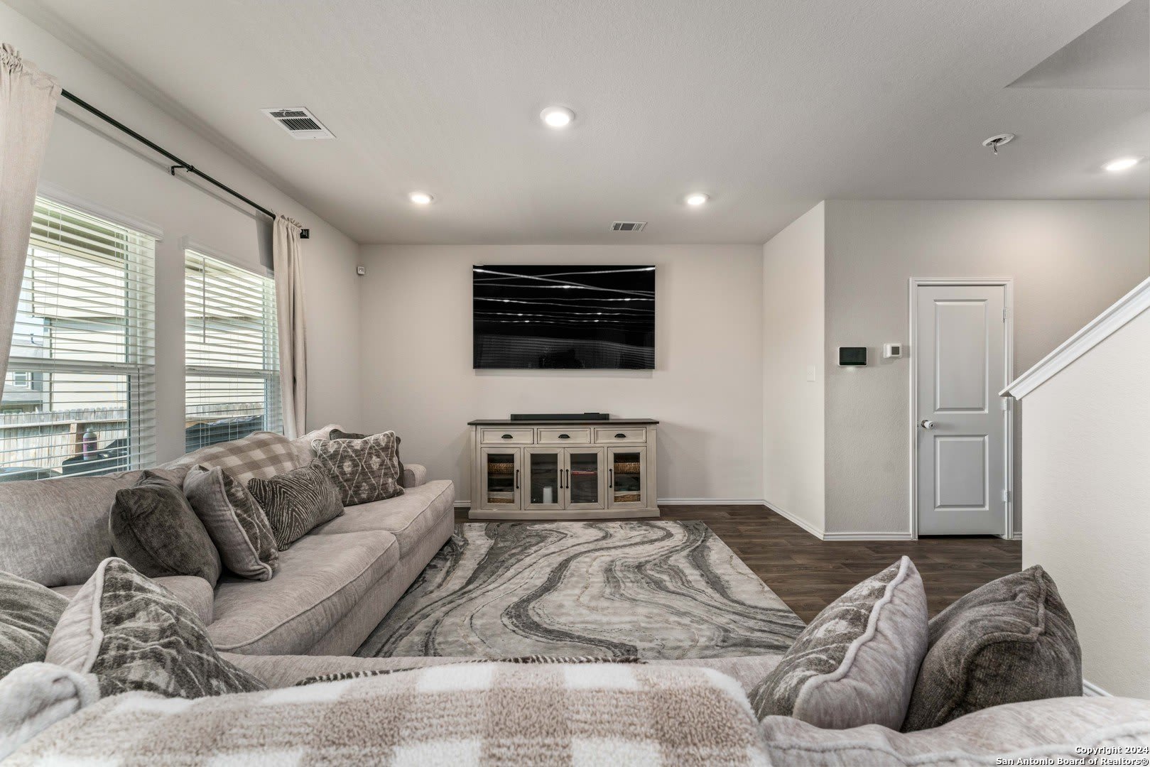 3127 KEUKA PARK DR – photo 4