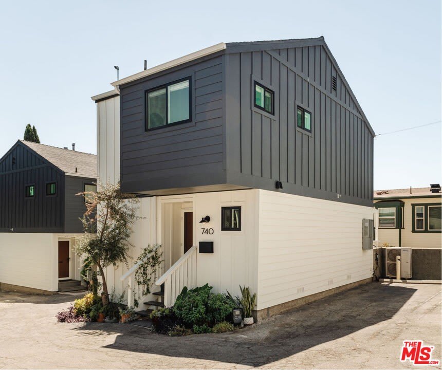 740 N Dillon St – photo 1