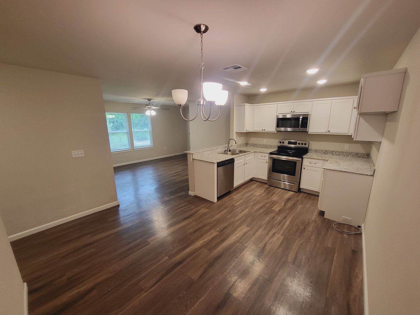 3 Bed 2 Bath 2 Car Garage Wagoner – photo 3
