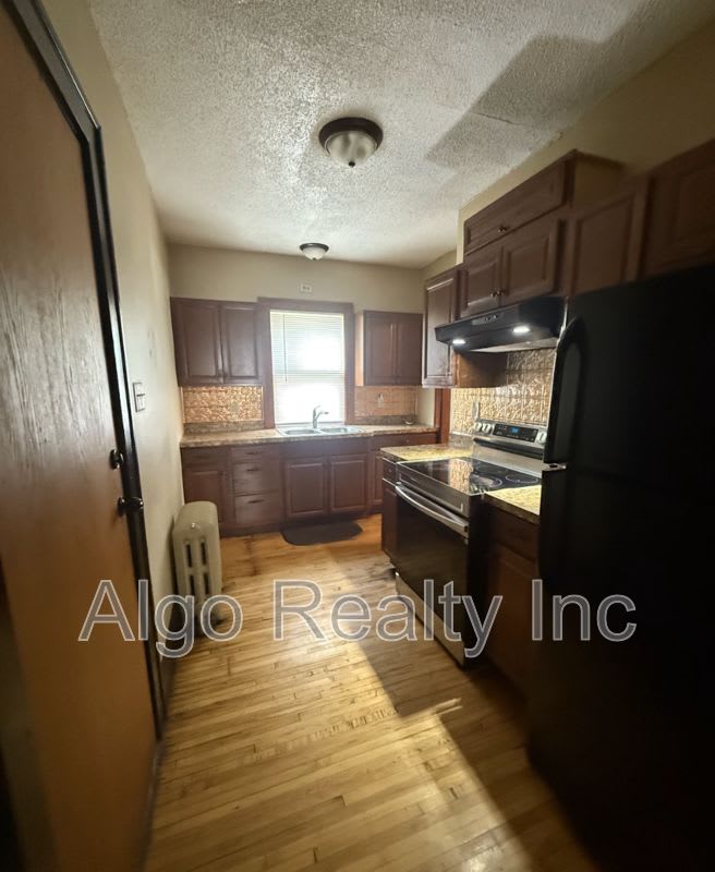 2646 Dupont Avenue North – photo 3