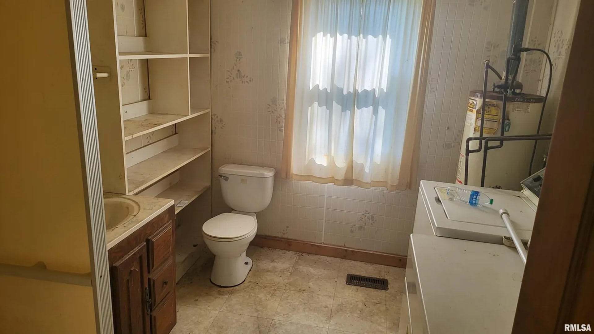 Richview Il Wood Sided Bungalow With Garden Shed New Roof And Minutes To I 64 499 Month 1999 Down – photo 3