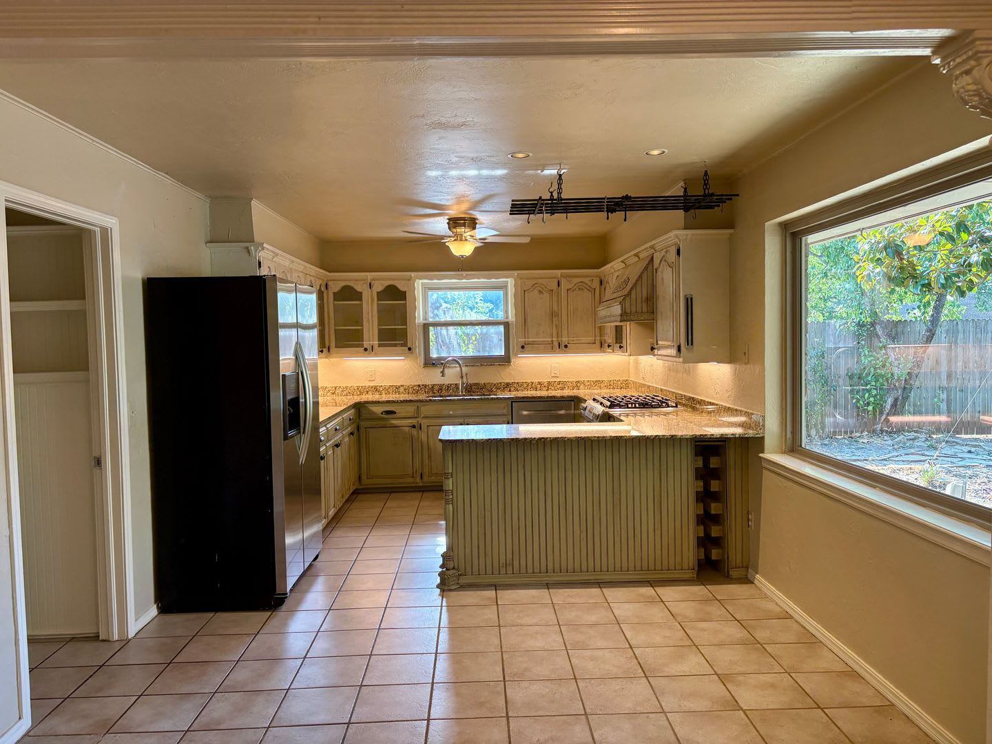 3 Bed / 2 Bath Home with Pool in OKC – Available Now – photo 3