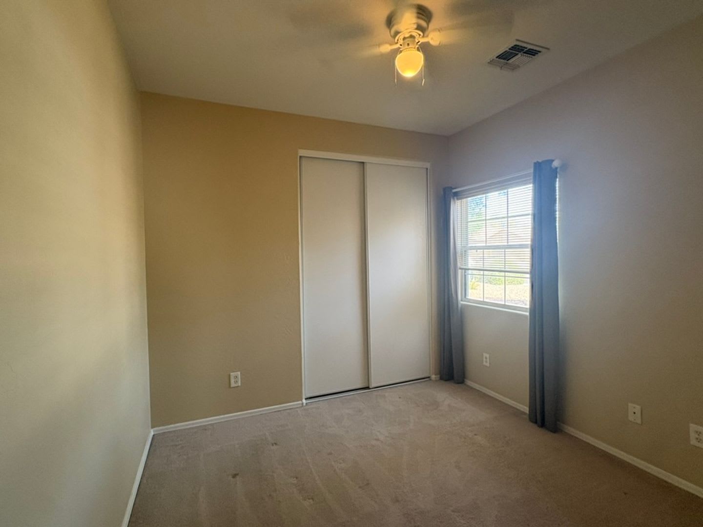 3-Bedroom Surprise Home near ball park – photo 2