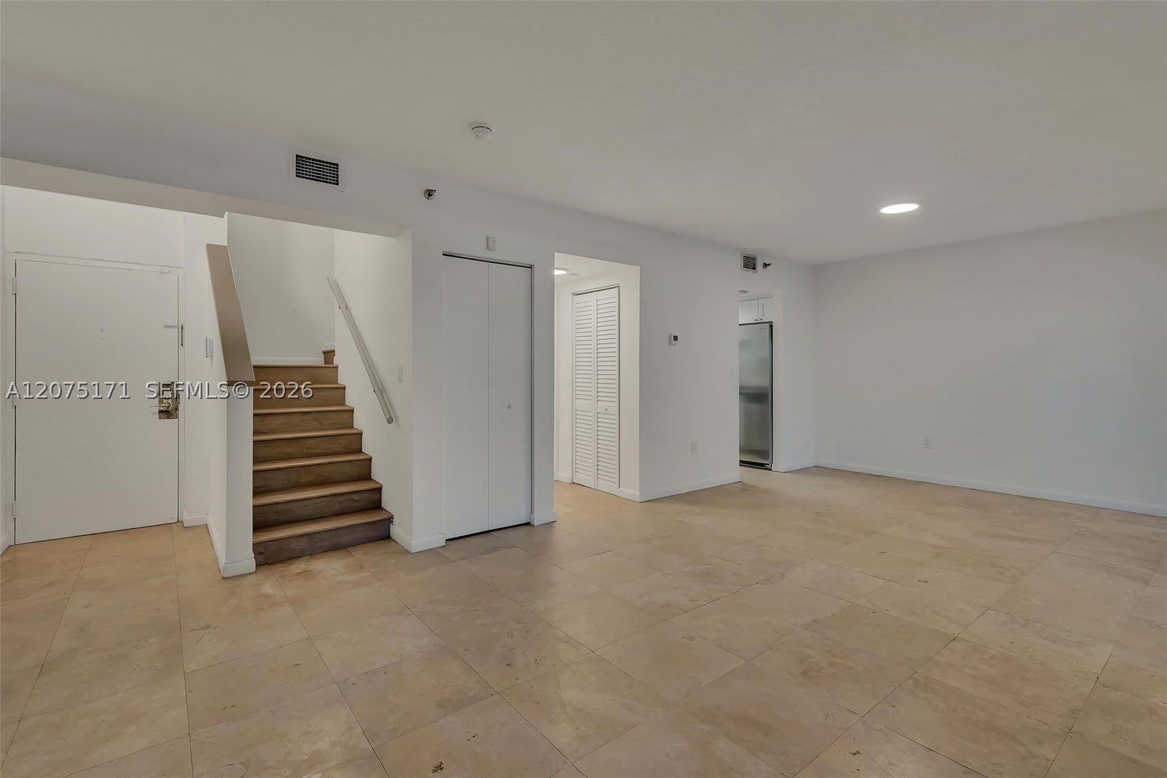 2560 S Tigertail Ave – photo 3
