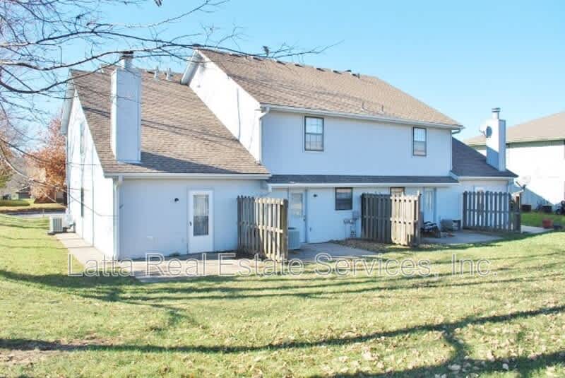 2104 Sw 8Th St – photo 2