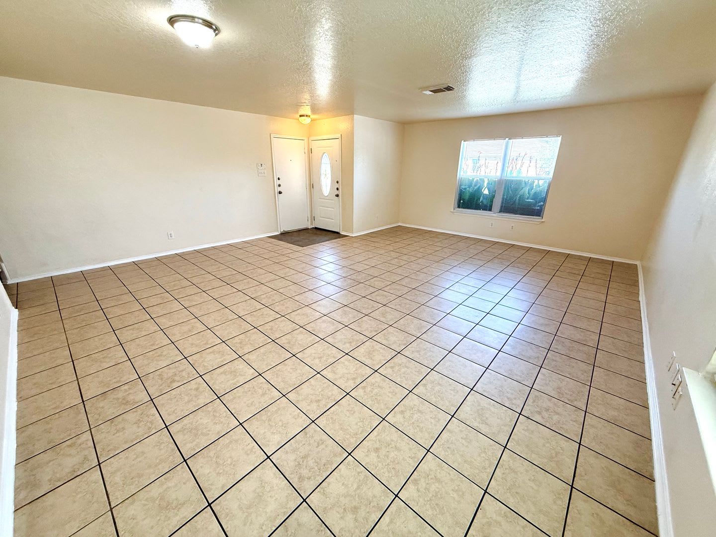 Move In Special 4 Bed 2 5 Bath Loft 2 Car Garage Covered Patio – photo 4