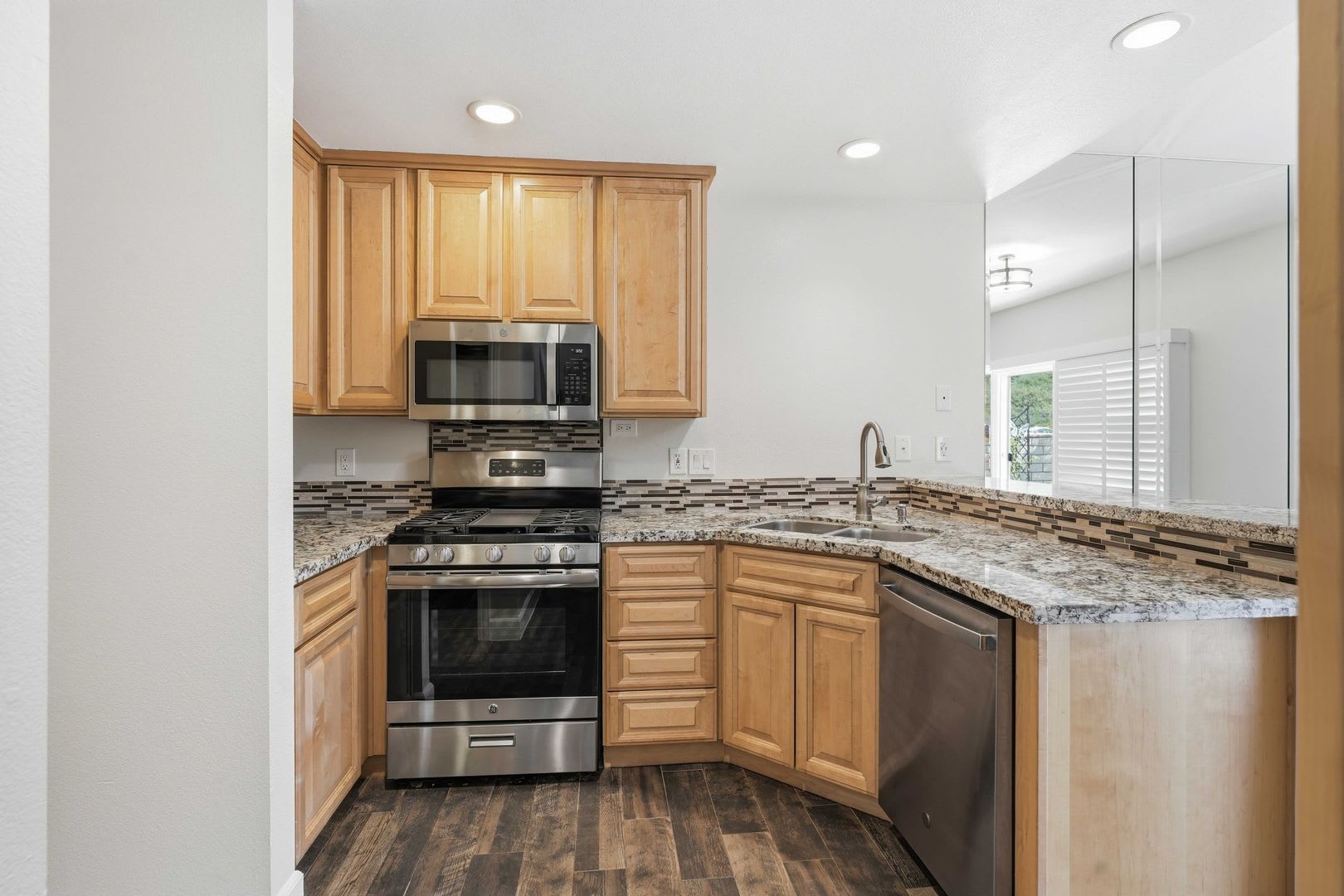 Fully Remodeled TOP to BOTTOM! Must See! – photo 5