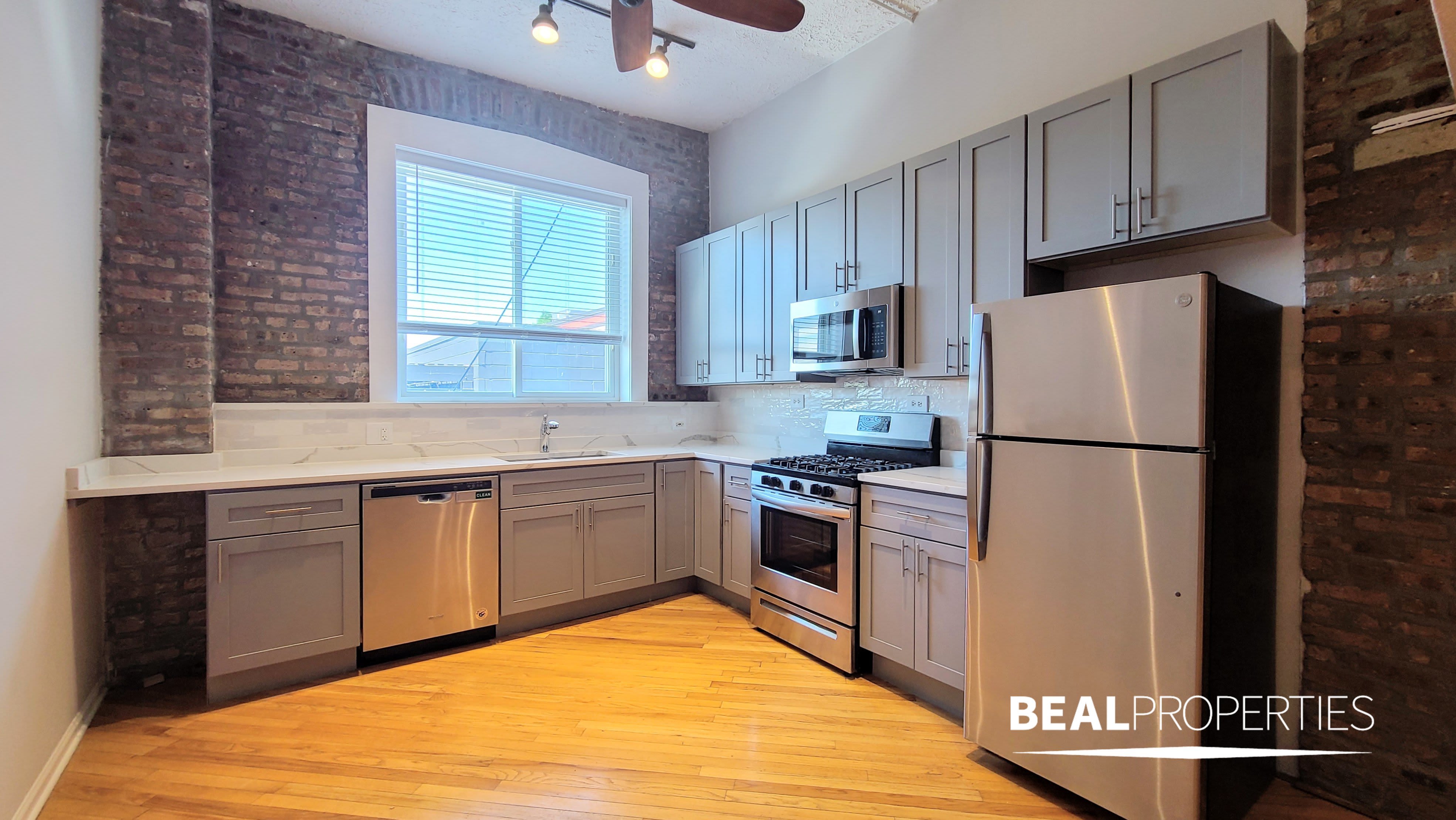 2320 N Damen Ave – photo 3