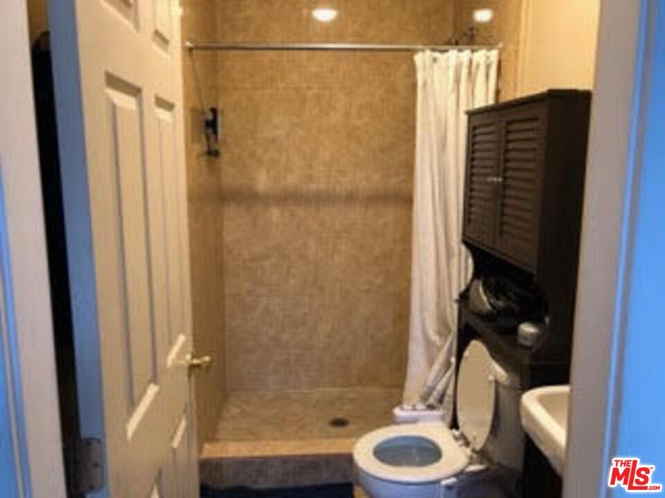 2108 Oak St – photo 5
