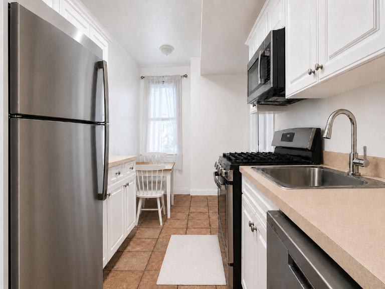 280 Riverside Drive – photo 2