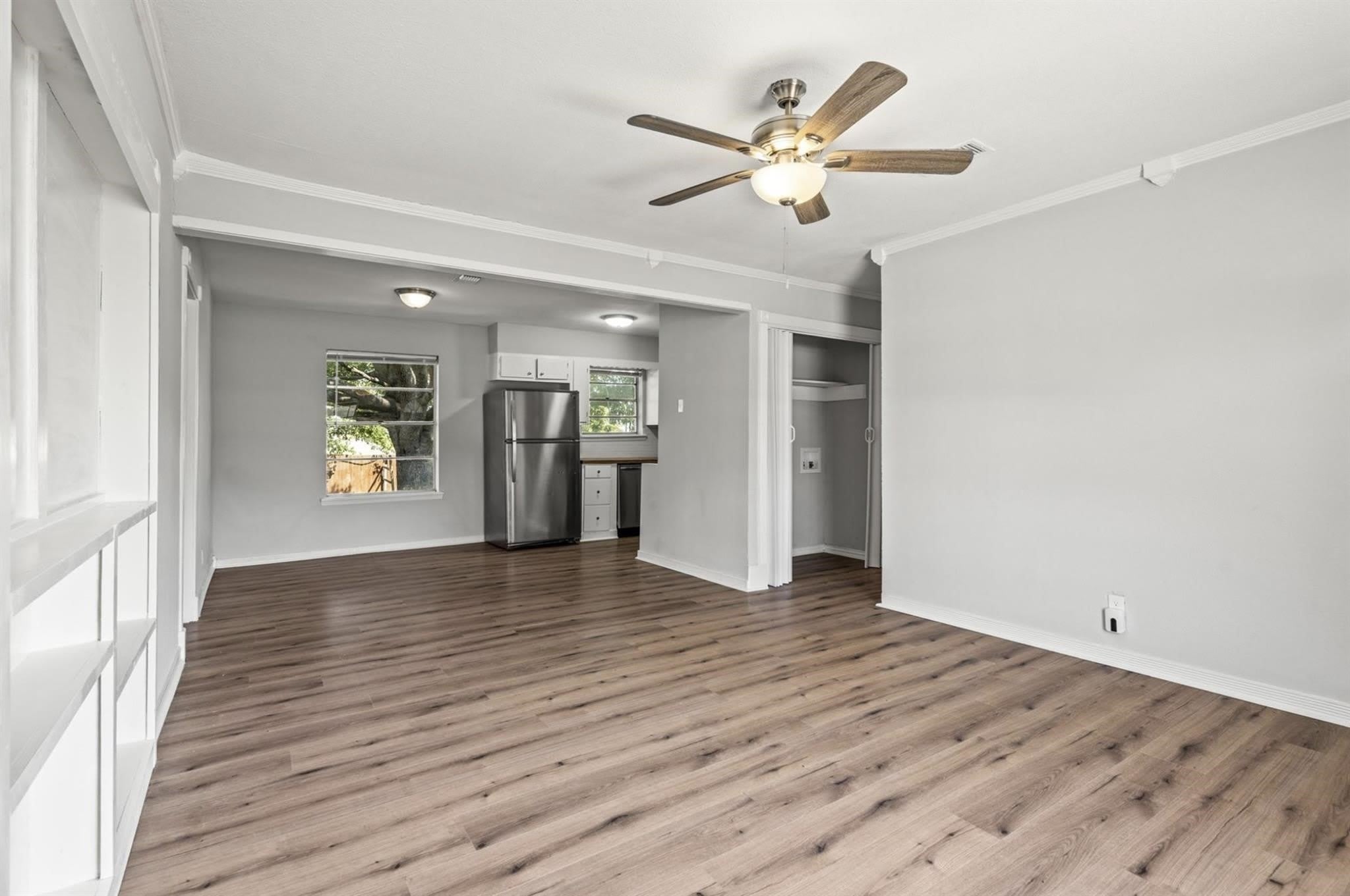 810 S Western Hills Drive – photo 3