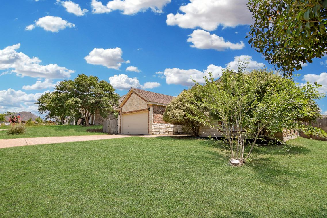 1013 Canyon Ridge Dr – photo 3