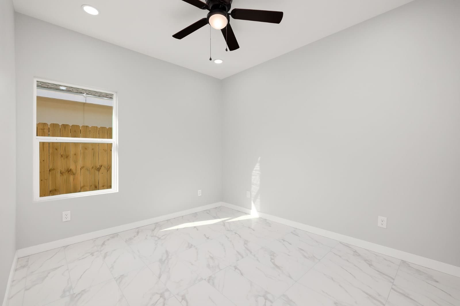 900 N Clarence Ave – photo 5