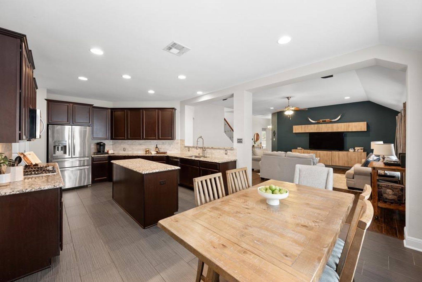 Beautifully Designed Home offering Modern Comfort Ready for Lease! – photo 5
