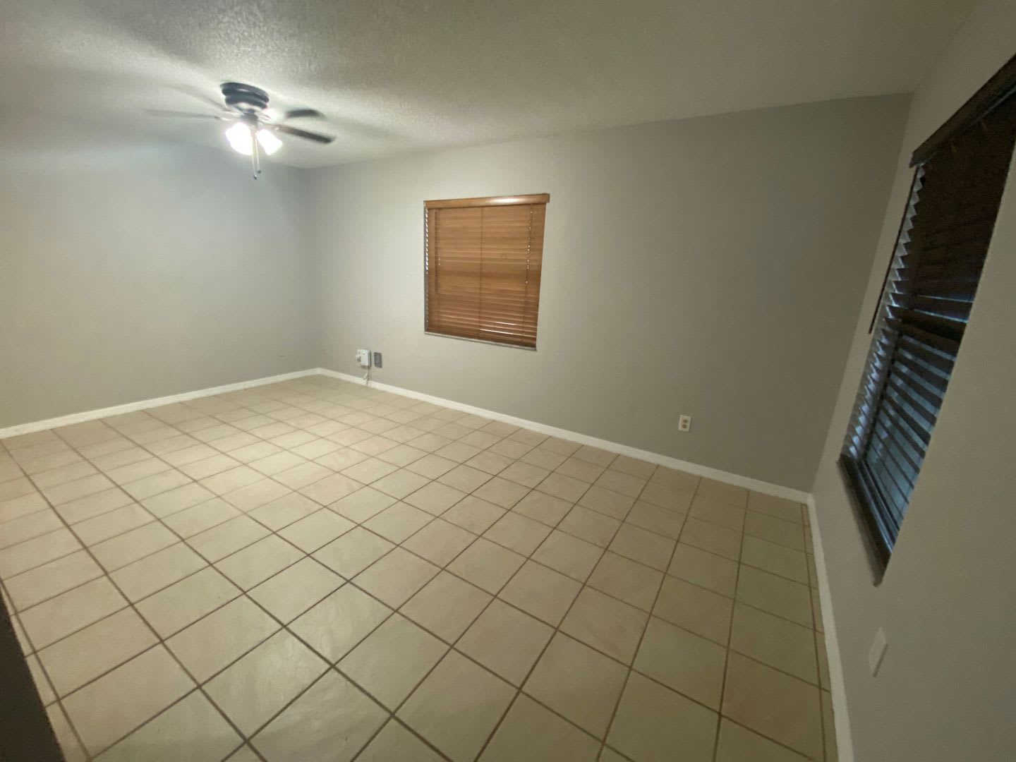 2 Bedroom 1 Bath Duplex In Winter Park For Rent – photo 2