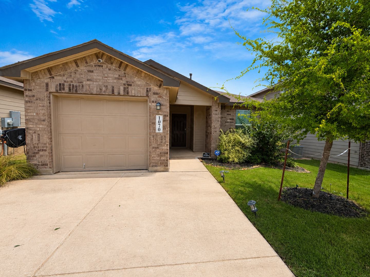 Move-In Special. 1 Month Free Rent with a 12-month lease – photo 1