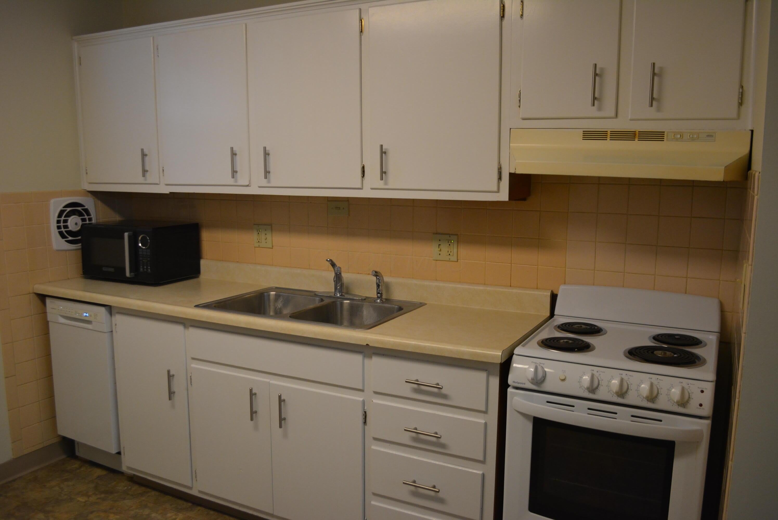 1533 Elmwood Avenue – photo 4