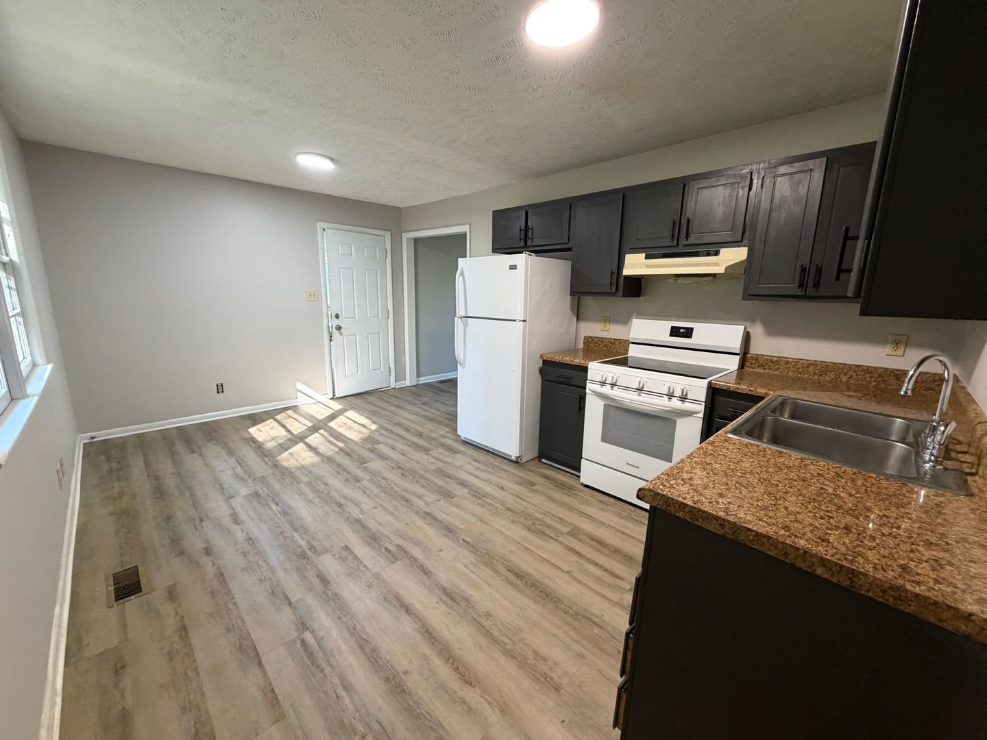 745 Rustland Dr. – photo 4