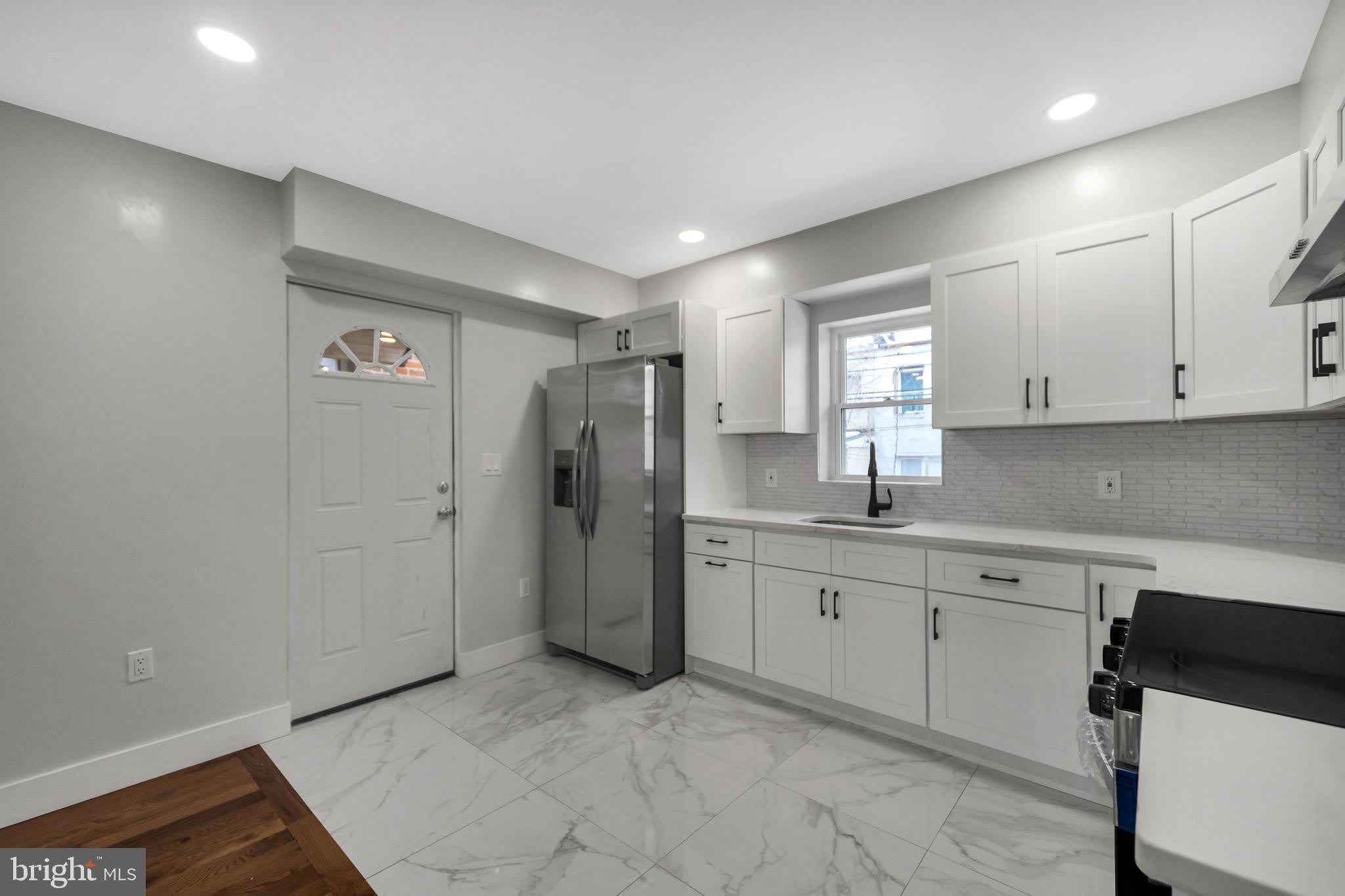 1119 THOMAS Street – photo 4