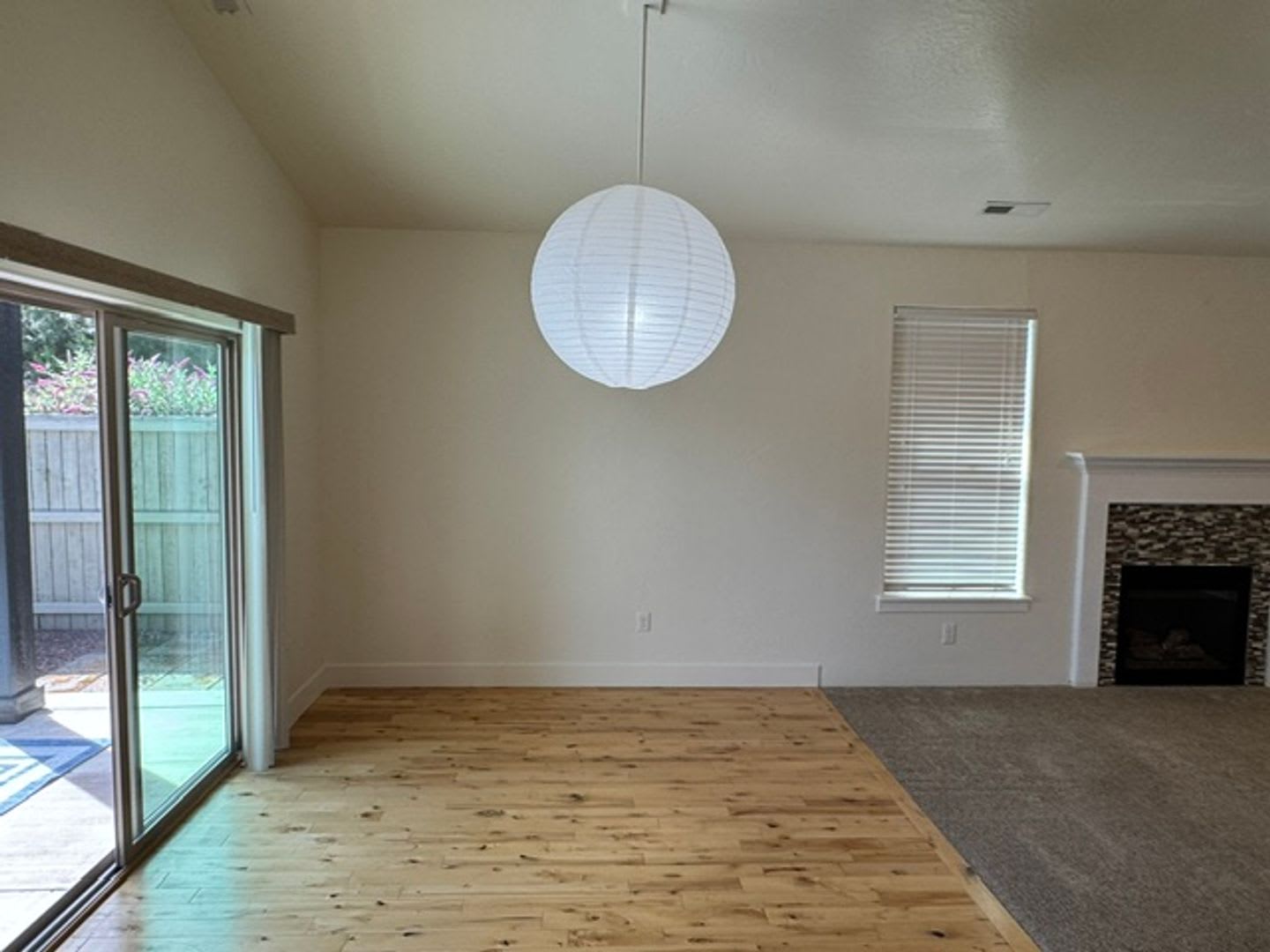 SPACIOUS & BEAUTIFUL 3-BEDROOM HOME WITH CENTRAL A/C & FIREPLACE! – photo 5
