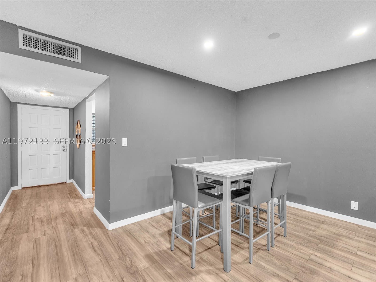 6201 N Falls Cir Dr – photo 3