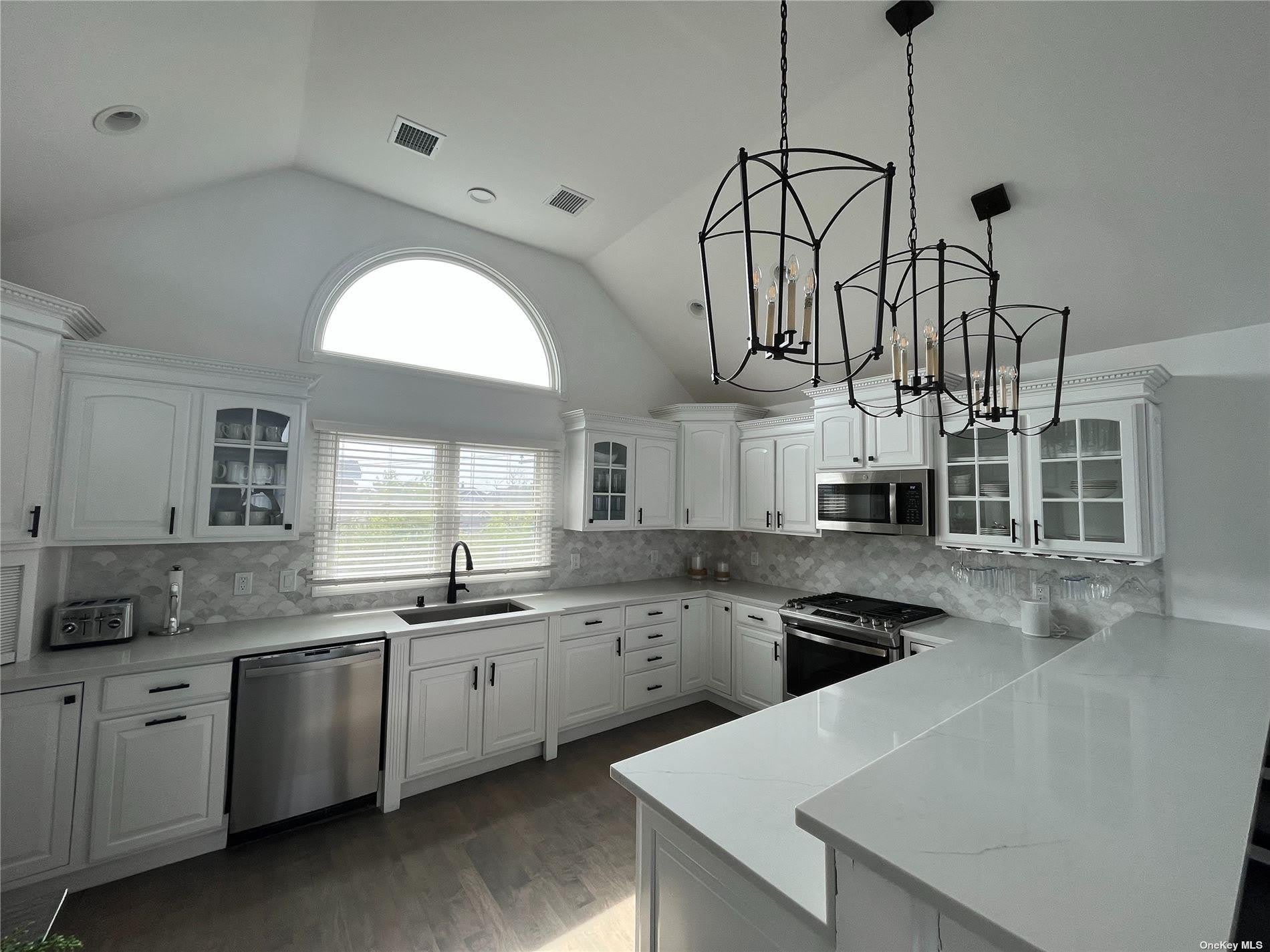 24 Bungalow Walk – photo 5