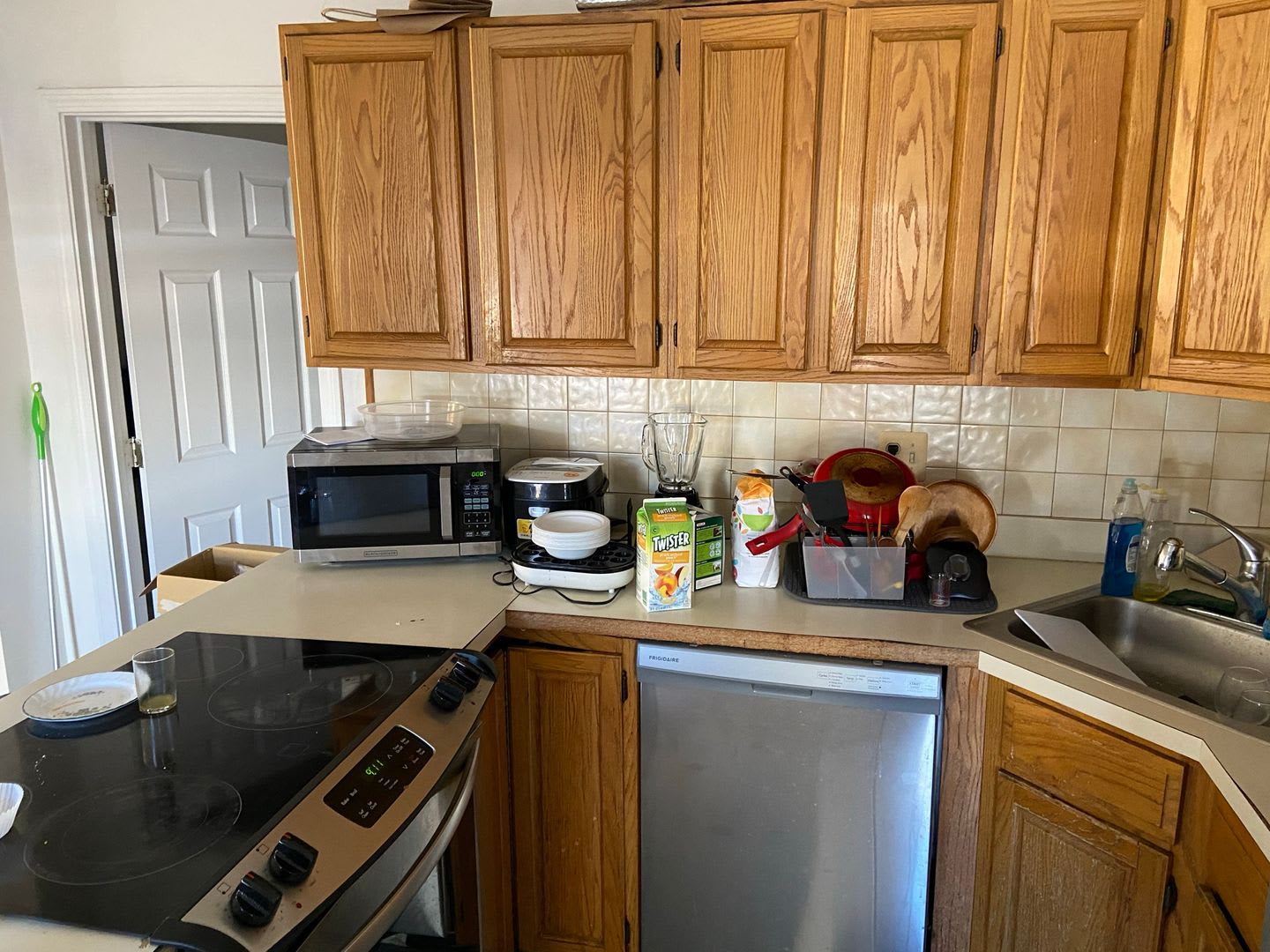 Beautiful 2 bed unit located next to Northeastern. – photo 1