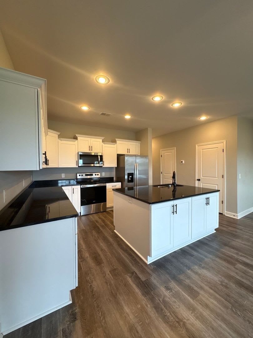 Beautifully Renovated 3BR/2.5BA! Spacious & Move In Ready! – photo 5