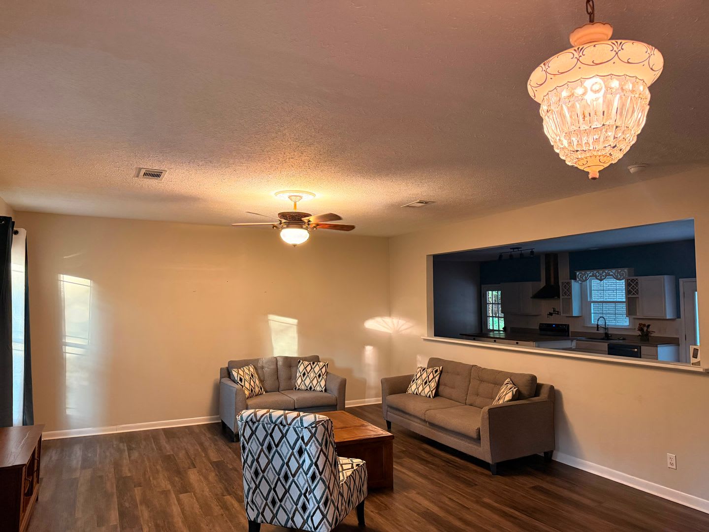 Southern Charm & Spacious Living Near Base! – photo 3