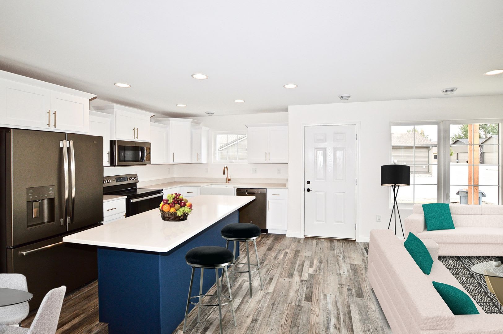 ONE MONTH FREE when you sign a 13-month lease by August 31st! – photo 3
