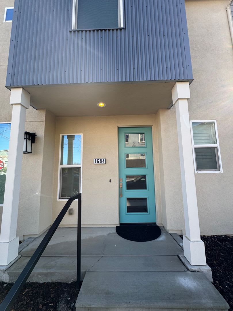 Spacious 4-Bedroom Home in the Cannery – photo 3