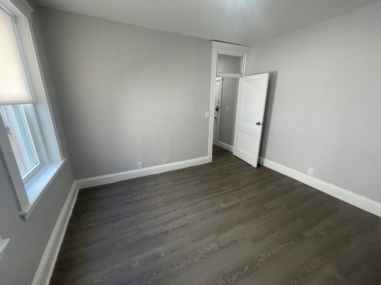 Brand New Studio Just Finished Heat Hw Inc No Fee Students Ok New Kit Bath Floors Paint – photo 4
