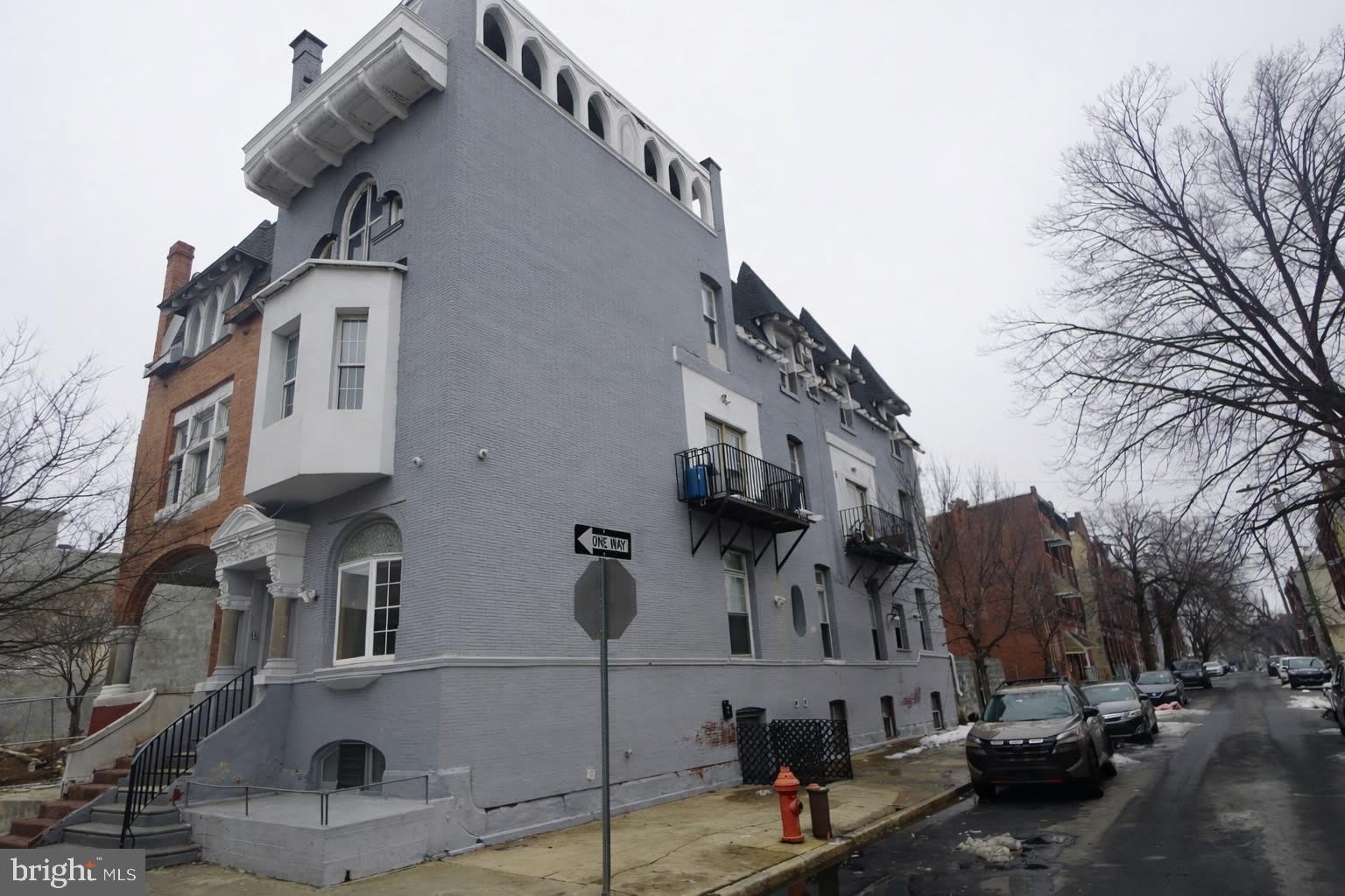1921 W DIAMOND Street – photo 1