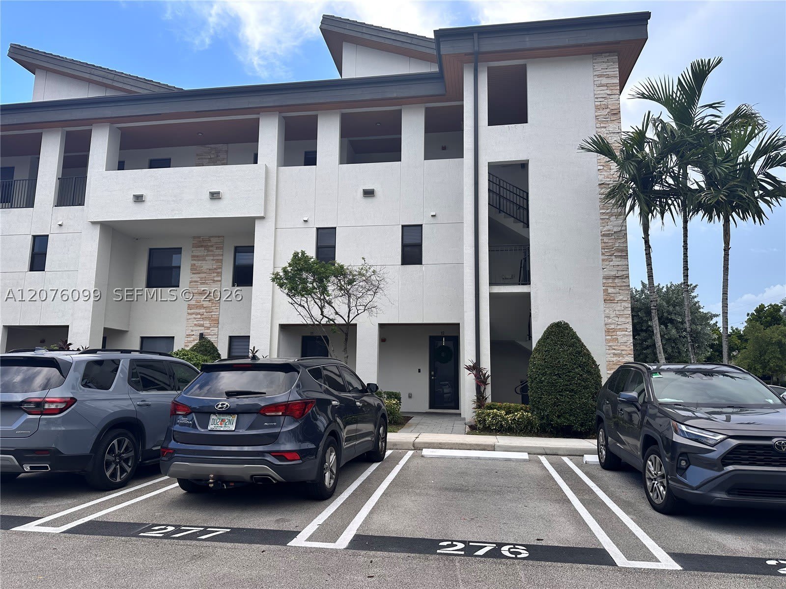 10437 NW 82nd St – photo 1