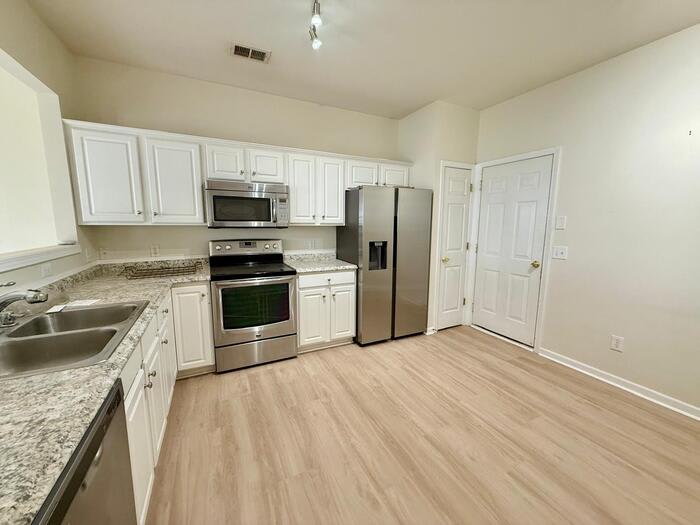 10212 Garmoyle Street – photo 3