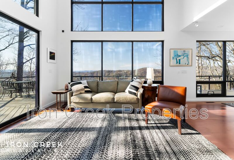 910 Rockhold Drive – photo 2