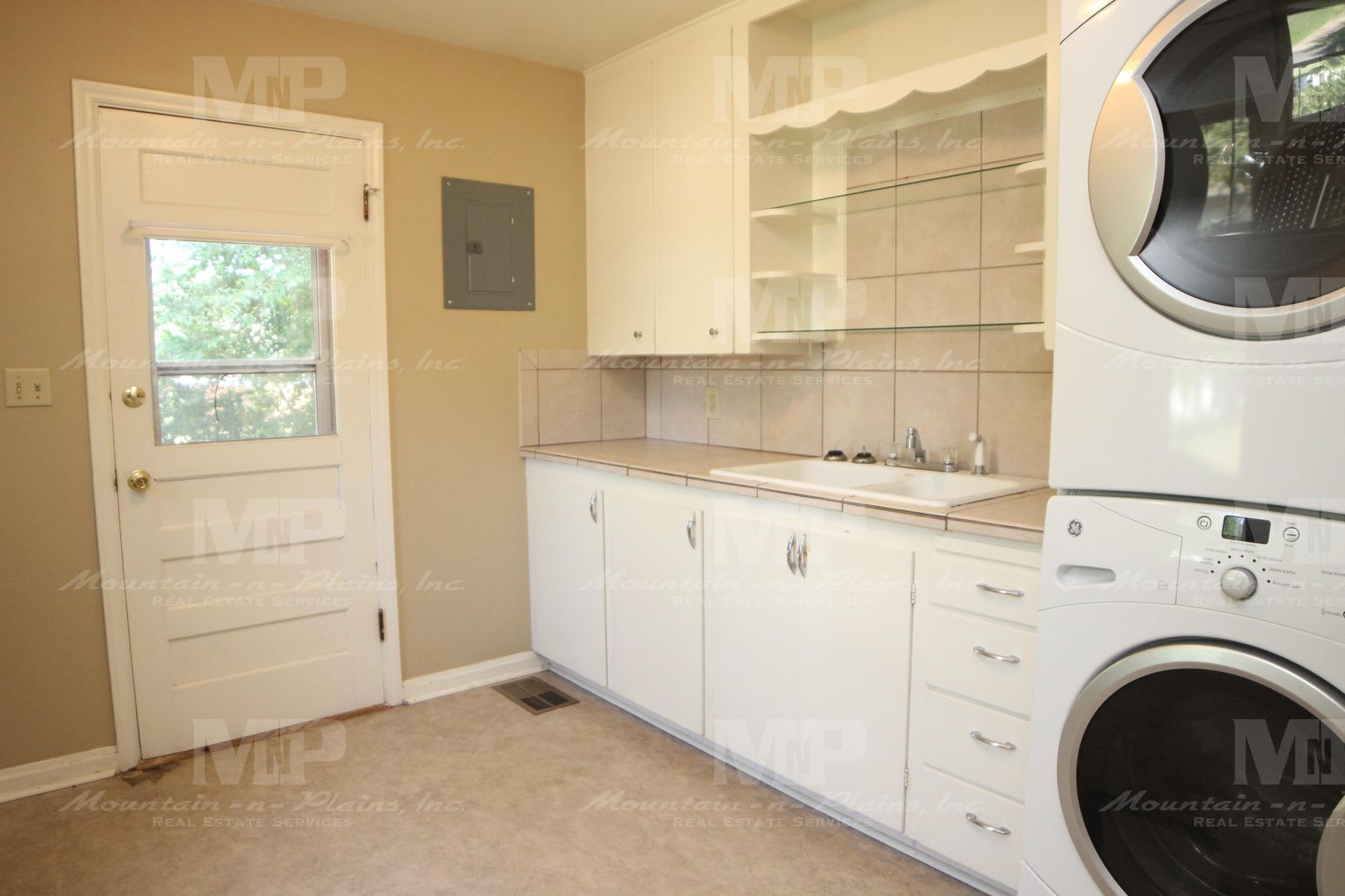 230 N Whitcomb Street – photo 5