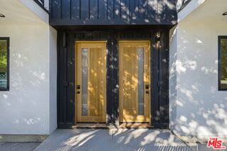 13600 Burbank Boulevard – photo 3