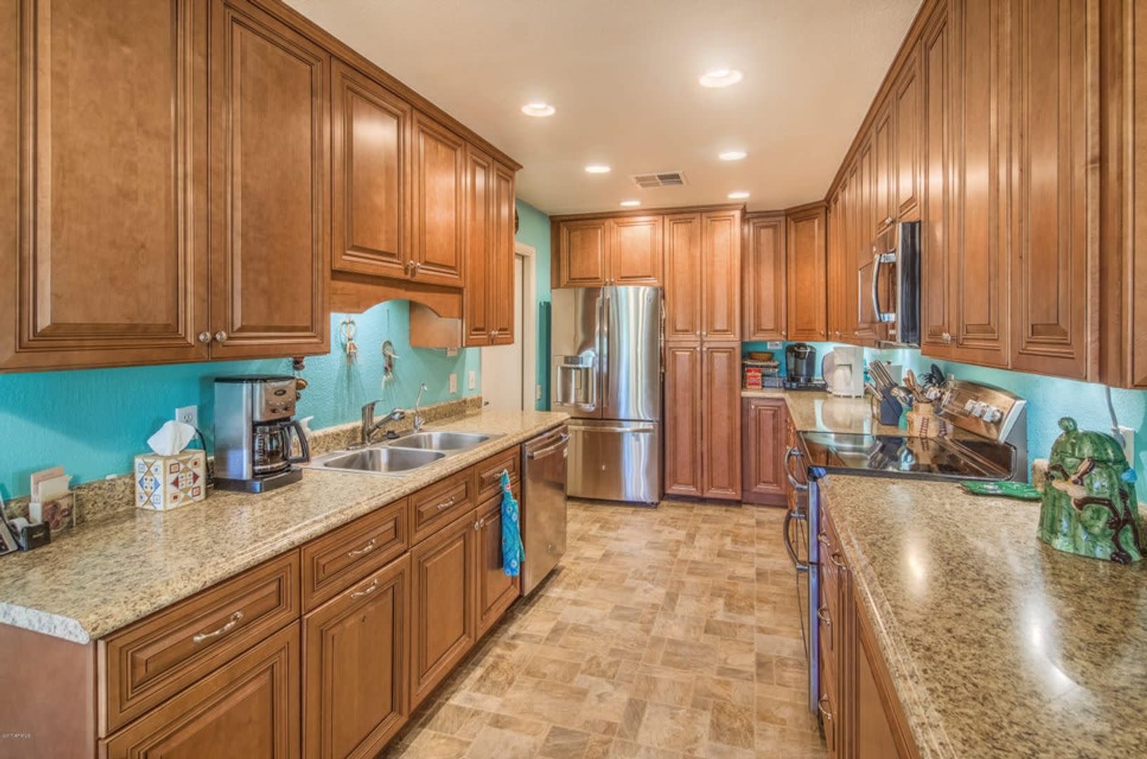 Welcome To This Charming 2 Bedroom 2 Bathroom Home Located In The Vibrant 45 Active Adult Resort Community Situated In The Sought After Leisure World Community Available May Through November 2026 – photo 2