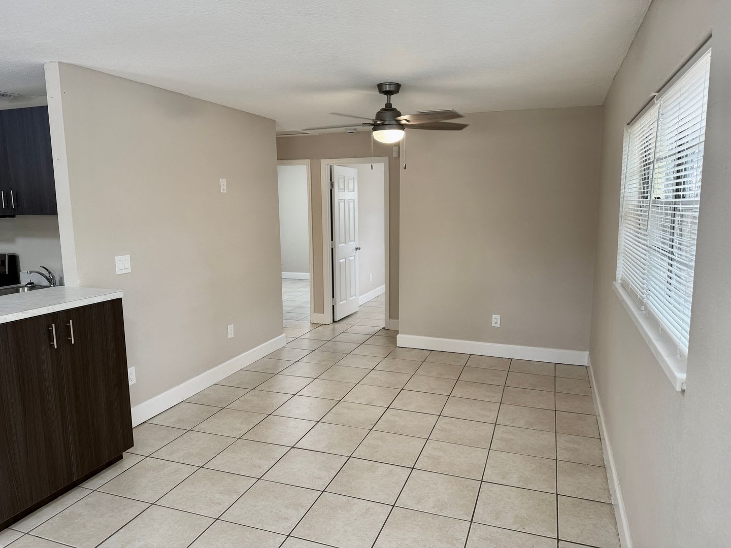 Fully Renovated and Modern 3/1 Available Now! – photo 4