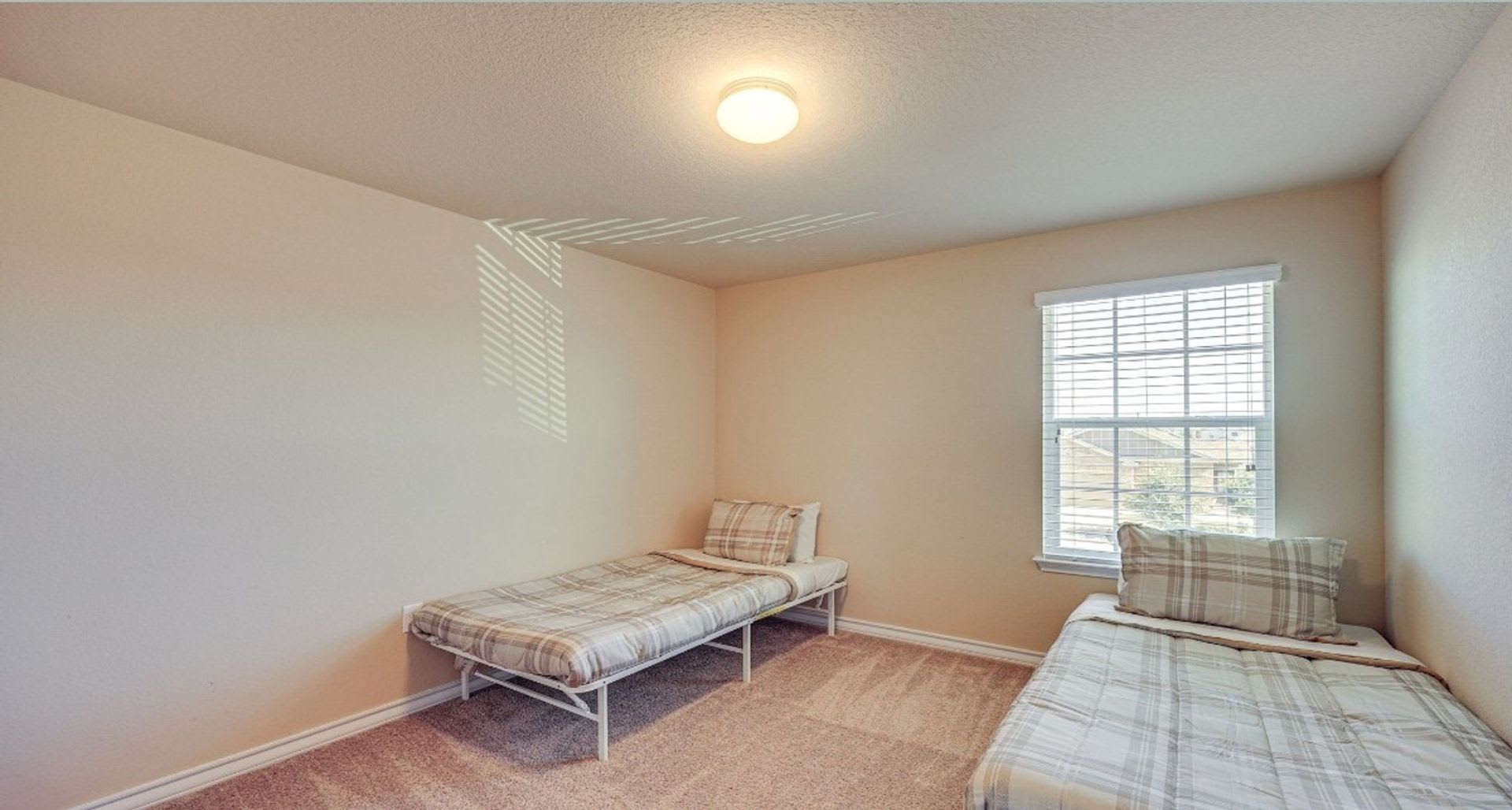 5 Bedroom Single Family Home In San Antonio – photo 4