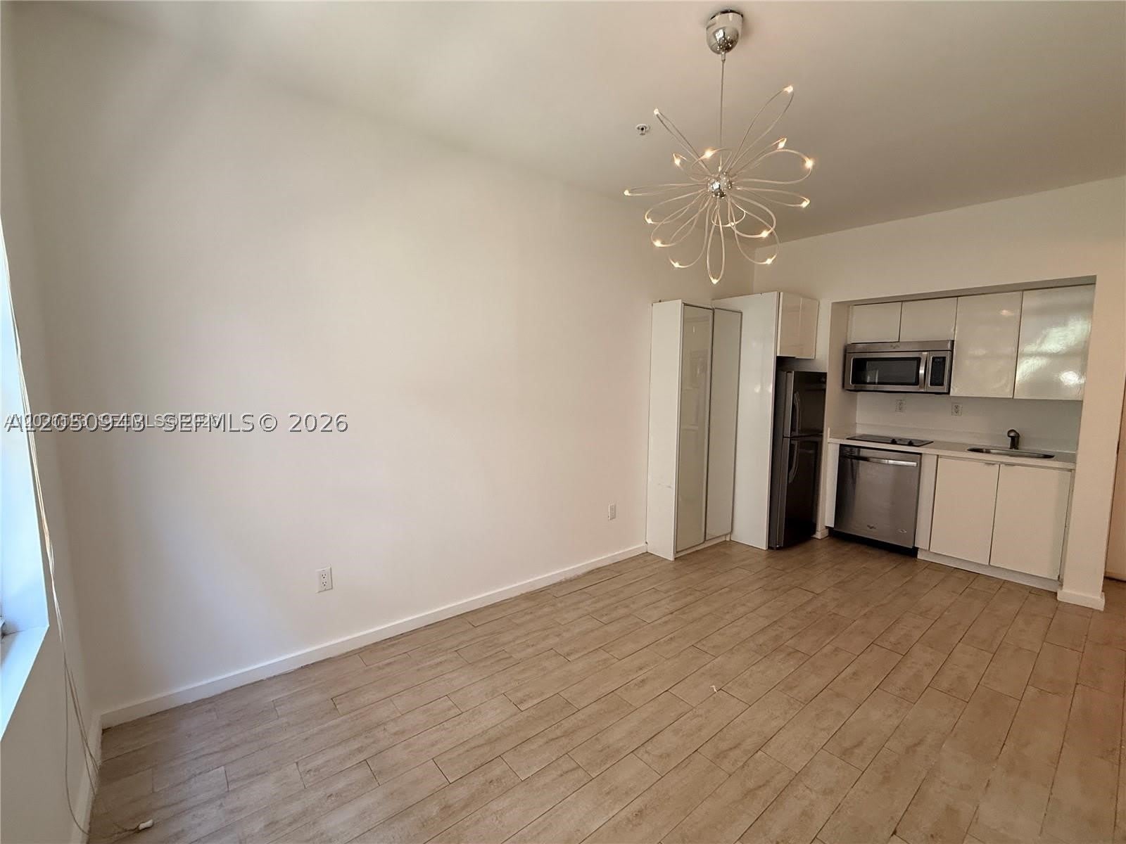 1611 Meridian Ave – photo 3