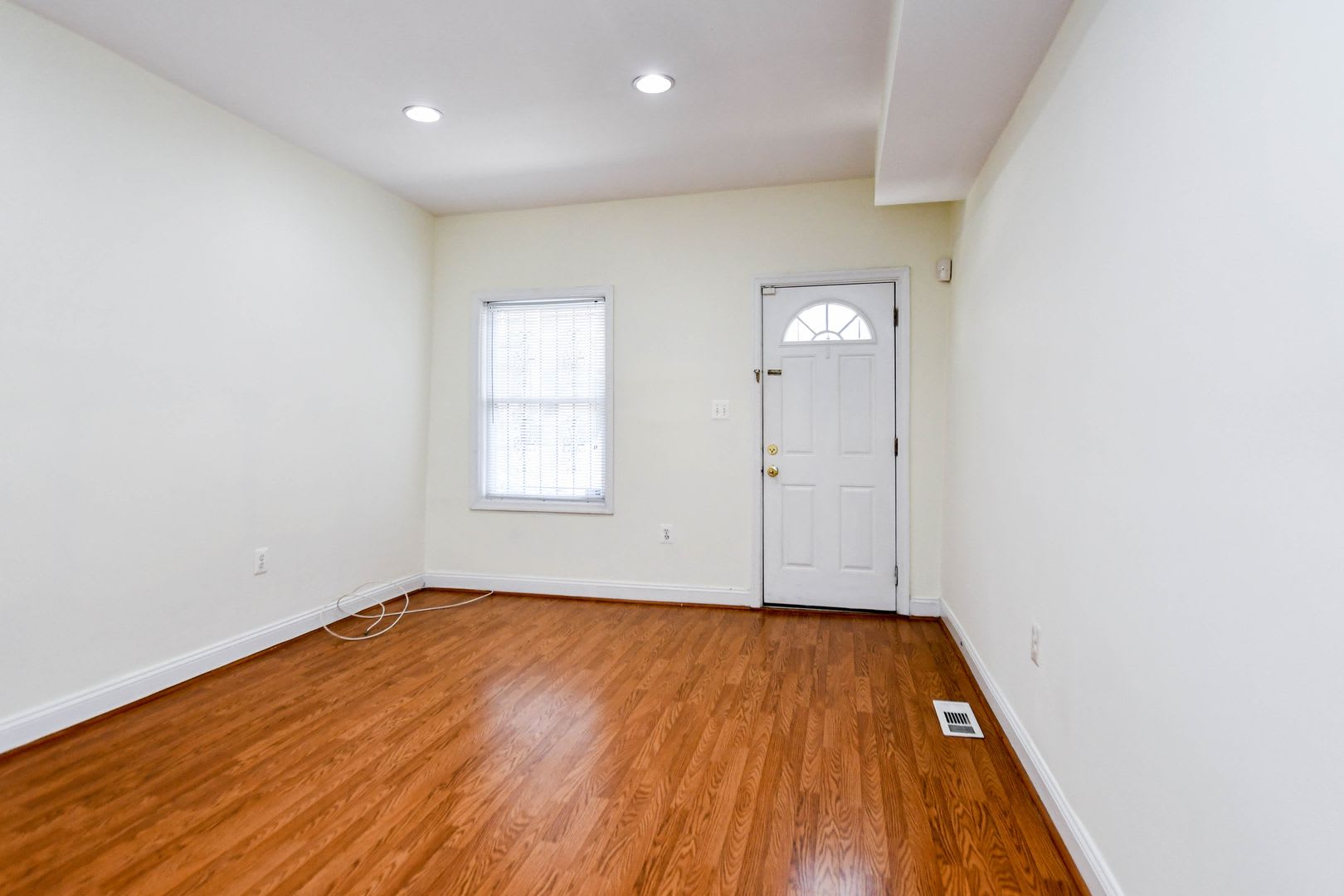 Beautiful 3 Bedrooms 2 Full Bath Townhome H Street Corridor Union Market – photo 5