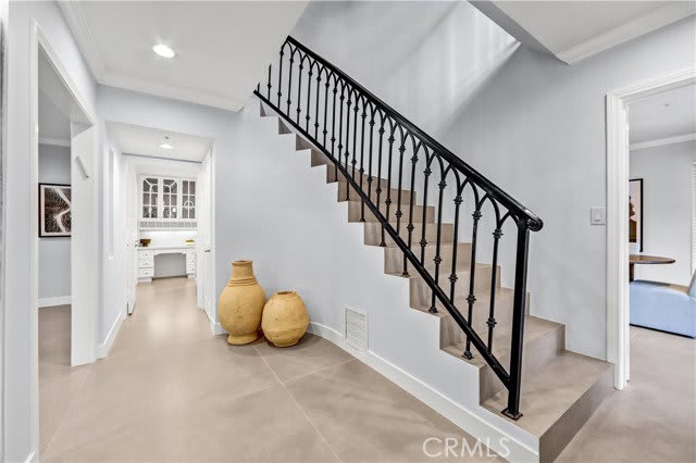 725 North Doheny Drive – photo 2